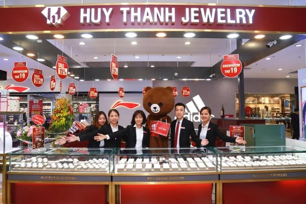 thiết kế tiệm vàng tông đỏ