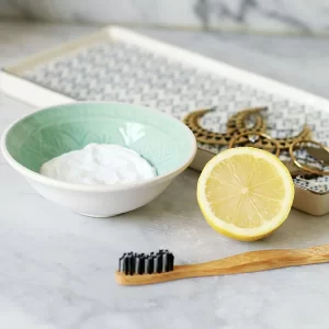 Sử dụng bột mì và nước chanh làm sạch vàng, trang sức  