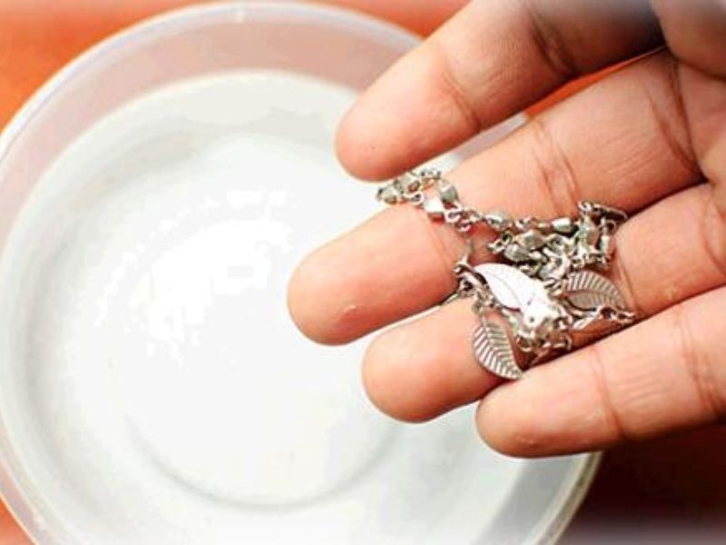 Cách phân biệt bạch kim và bạc bằng oxy già
